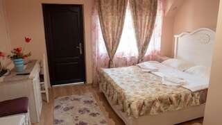 Гостевой дом Leaganul Bucovinei Guest House Сучава Двухместный номер с 1 кроватью или 2 отдельными кроватями-2